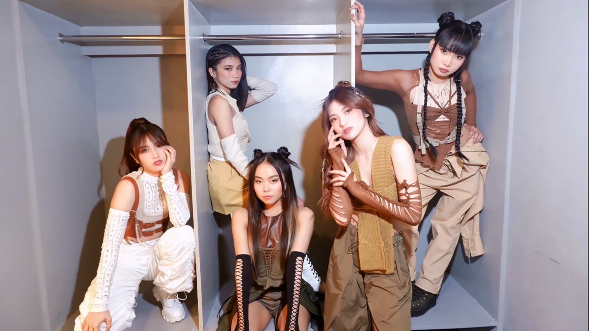 KAIAOfficialPH's tweet photo. [KAIA Guesting]

We're going on stage soon here at #KumuIs4U: A Birthday Concert ❣
Samsung Hall, SM Aura Premier

See you, ZAIA!

KAIA AT KumuIs4U
#KAIA #KAIAatKumuIs4U https://t.co/z1diEuLIml