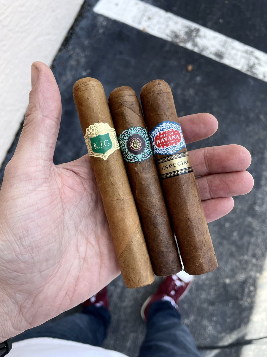 kylegellis's tweet photo. Drop Cigar Club https://t.co/5yi4LgTWIV is home to many of the unique incredibly small production #cigar blends I have crafted. Check it out. #boutiquecigars https://t.co/n88JzVlR48