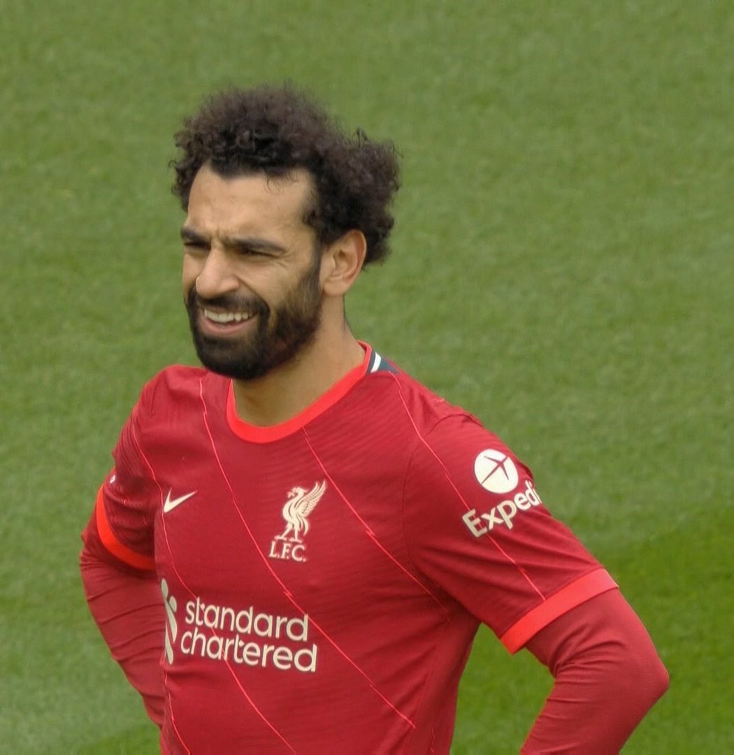 salah watching everyone speak portuguese in the front 6 :