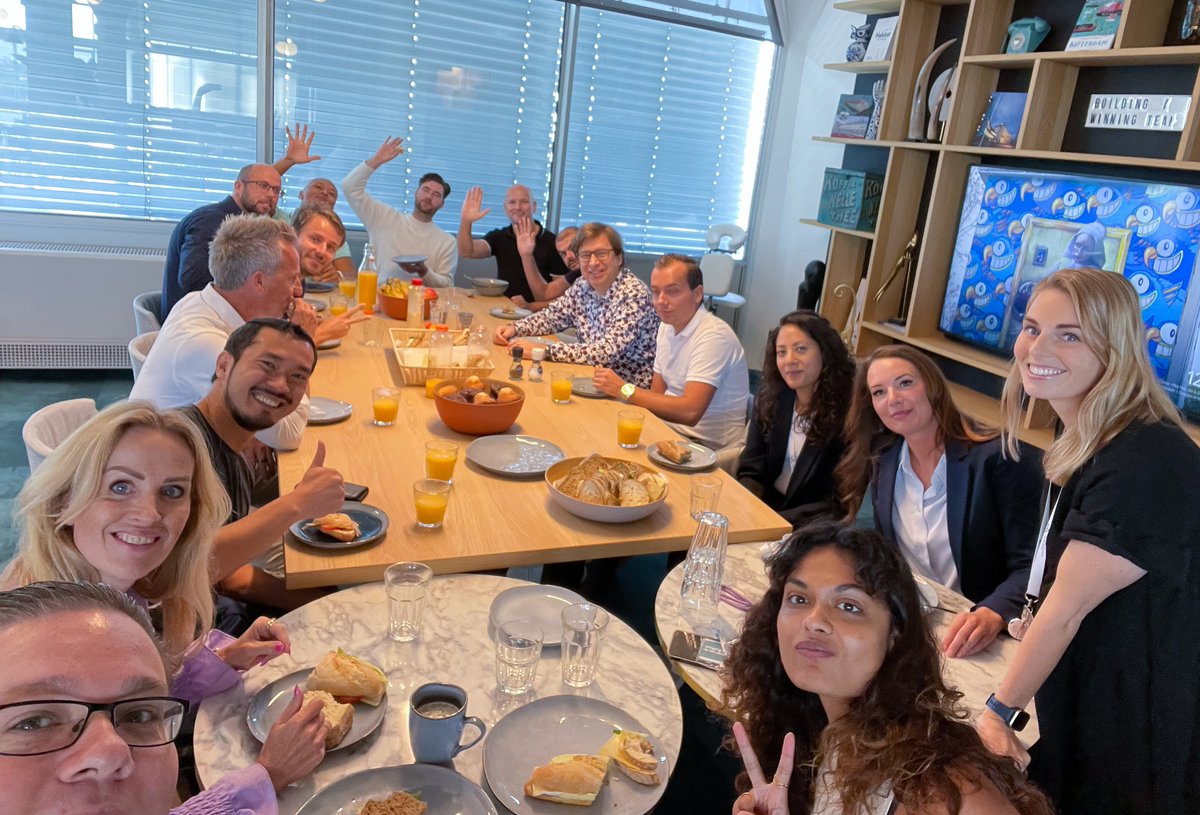 Samen gezellig lunchen om onze nieuwe KVL-ers welkom te heten 🥪🥗☕️