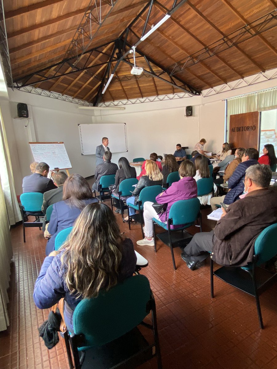 Intrasogoficial's tweet photo. Desde #Intrasog  trabajamos día a día con el objetivo de garantizar el #RegresoSeguroAClases de nuestros niños, niñas y adolescentes. Por tal razón realizamos capacitaciones con los directivos de las diferentes Instituciones Educativas. 🚸👩‍👧‍👦 https://t.co/M0Ymnztqoq