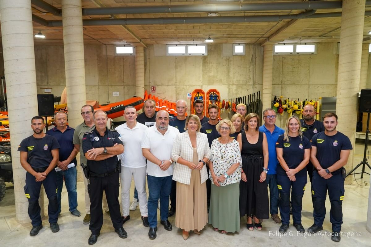 AytoCartagenaES's tweet photo. 📄Diseñamos un plan de evacuación y albergue en diputaciones ante posibles lluvias torrenciales⛈️

🗣️La alcaldesa @NoeliaArroyoHer se ha reunido con @PoliciaLocalCT, @Bomberos_CT, @PC_CartagenaES.

Hay 1️⃣1️⃣ zonas sensibles que ya están analizadas

🔗https://t.co/OXnsBFJMMW https://t.co/DHeJVxjCLq