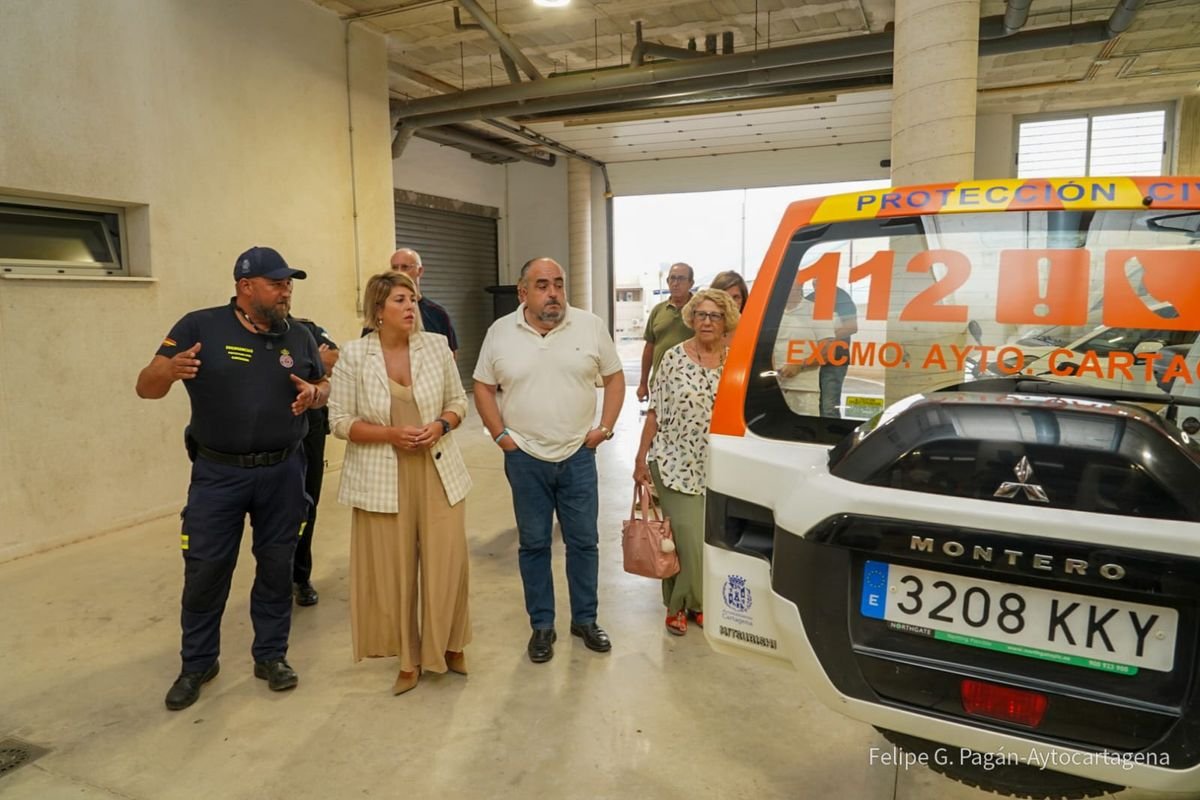 AytoCartagenaES's tweet photo. 📄Diseñamos un plan de evacuación y albergue en diputaciones ante posibles lluvias torrenciales⛈️

🗣️La alcaldesa @NoeliaArroyoHer se ha reunido con @PoliciaLocalCT, @Bomberos_CT, @PC_CartagenaES.

Hay 1️⃣1️⃣ zonas sensibles que ya están analizadas

🔗https://t.co/OXnsBFJMMW https://t.co/DHeJVxjCLq