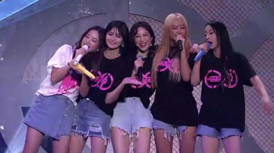CEOahnhyojin's tweet photo. my precious people 💖 #EXID https://t.co/uodKmgLyNj
