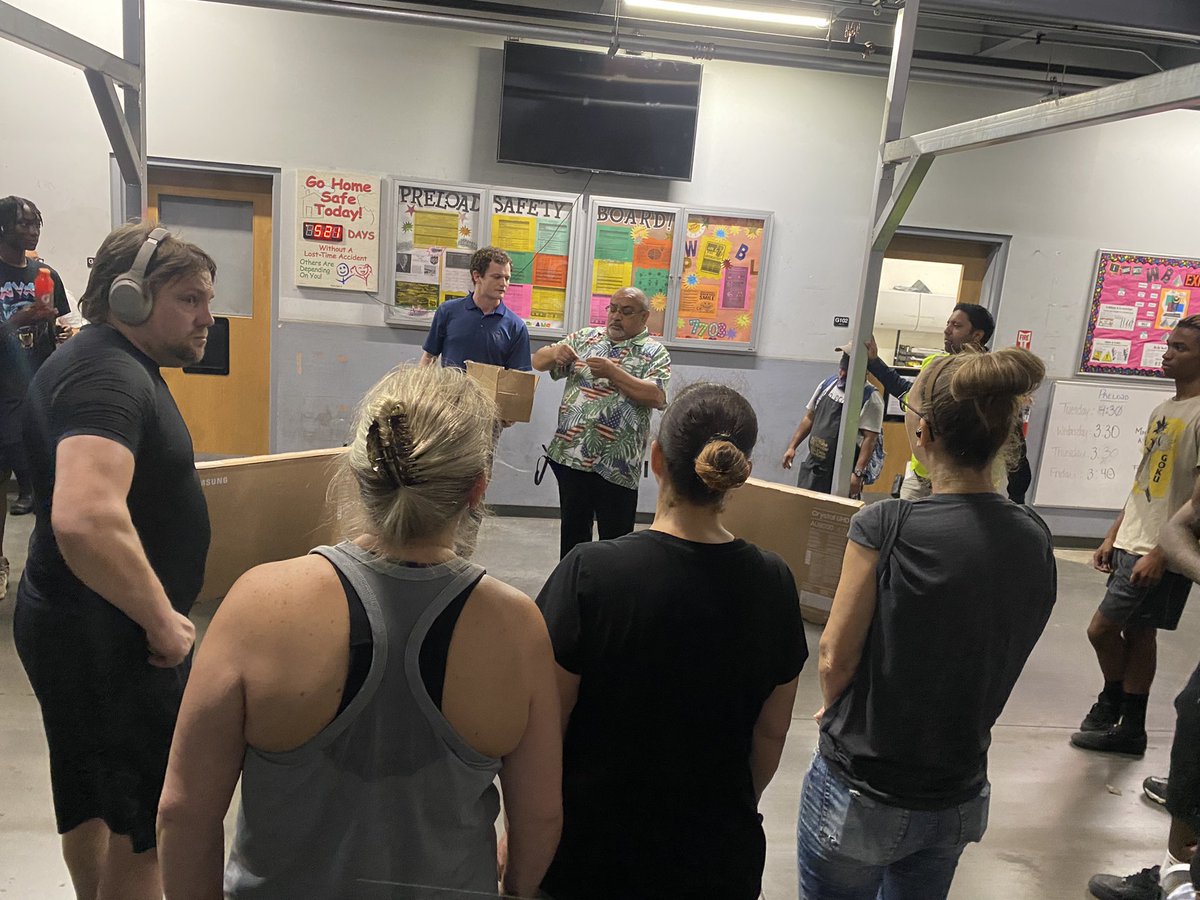 Team Willowbrook “Labor Day Attendance” recognition. Congratulations to Dre, Jenny Lyn, Chantal and Kelvin. Winners of the attendance raffle. 
#WillowbrookStrong
#WillowBest
<a href="/SoCalLeaders/">Joseph Winston III</a> 
<a href="/Buckeyes2231/">John Szilagyi</a> 
<a href="/RedRiverUPSers/">Red River UPSers</a> 
<a href="/UPSers/">UPSers</a> 
<a href="/UPSers_rbrown3/">Roderick Brown</a> 
<a href="/ealarcon10/">ealarcon</a>