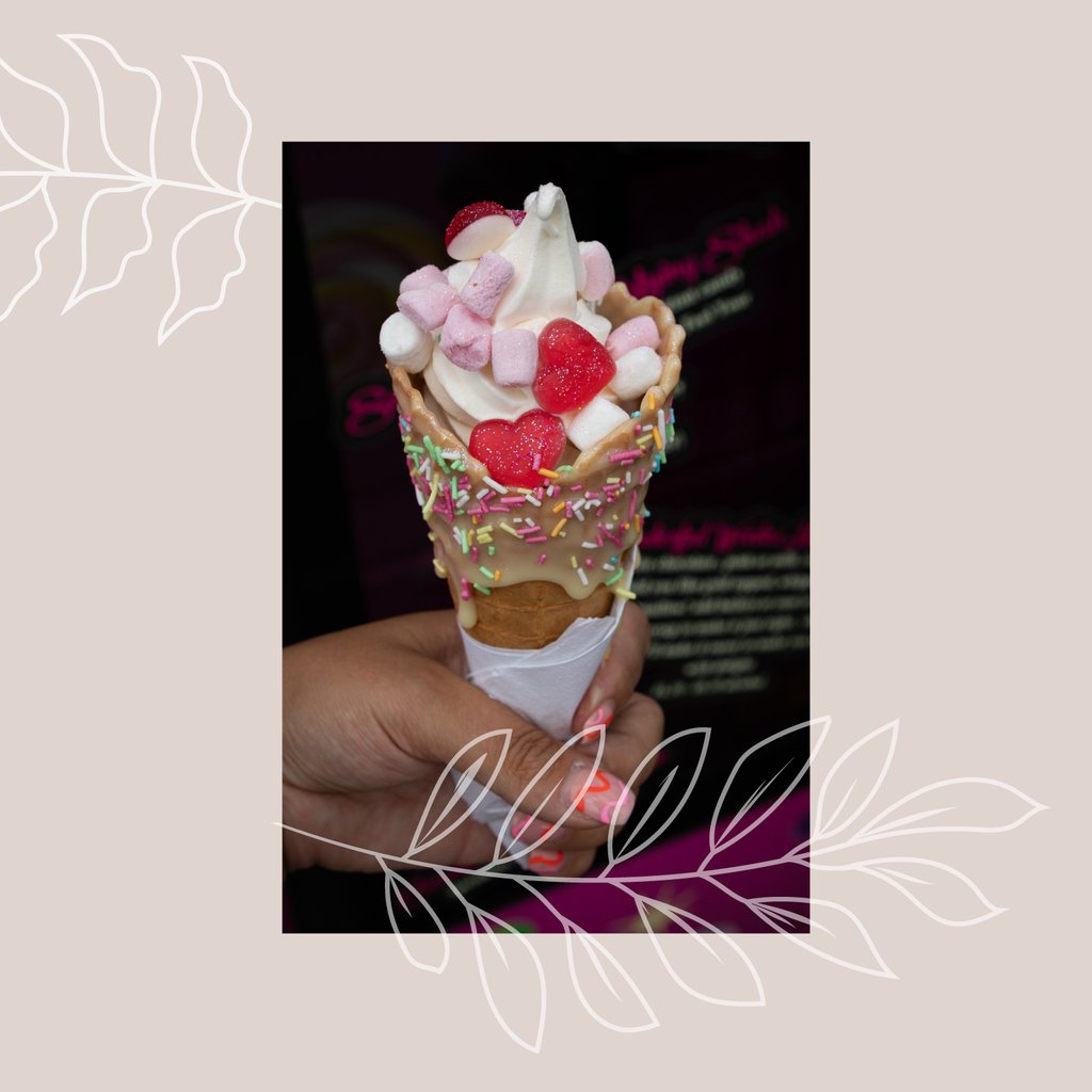 IshoCreative's tweet photo. This time last week we were invited over to @cornishpremier for their staff social afternoon with the Wonka Wagon! Thank you for treating us to goodies - look how amazing this ice cream was 🍦🍭 https://t.co/J0TQ24HUP4