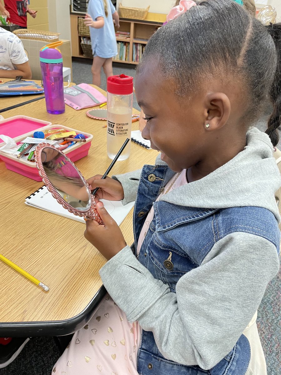 MrsHeschsclass's tweet photo. Starting our day drawing our monthly self-portraits! #TCECardinals https://t.co/Nfr1sJI4pY