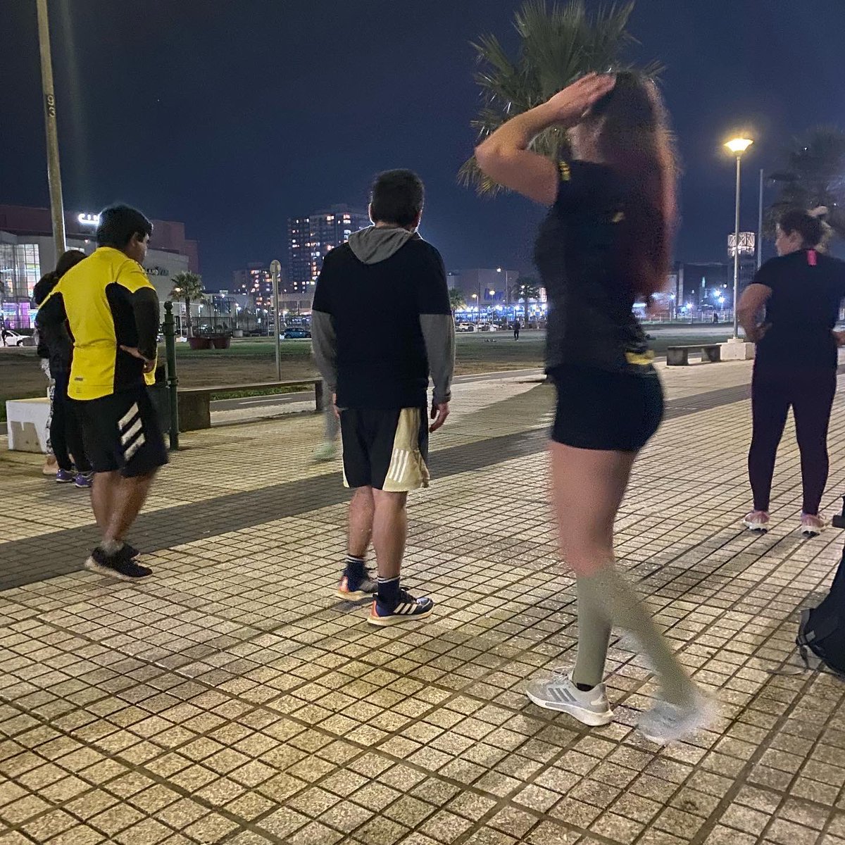 Vial_Runners's tweet photo. Llegó septiembre y nos preparamos con todo!! 🖤💛💪🏻… fotos del entrenamiento de ayer jueves 1 🇨🇱 @CorporacionVial @Fernandezvial #training #running #runners #concegram https://t.co/JvY2Y5ZdSZ