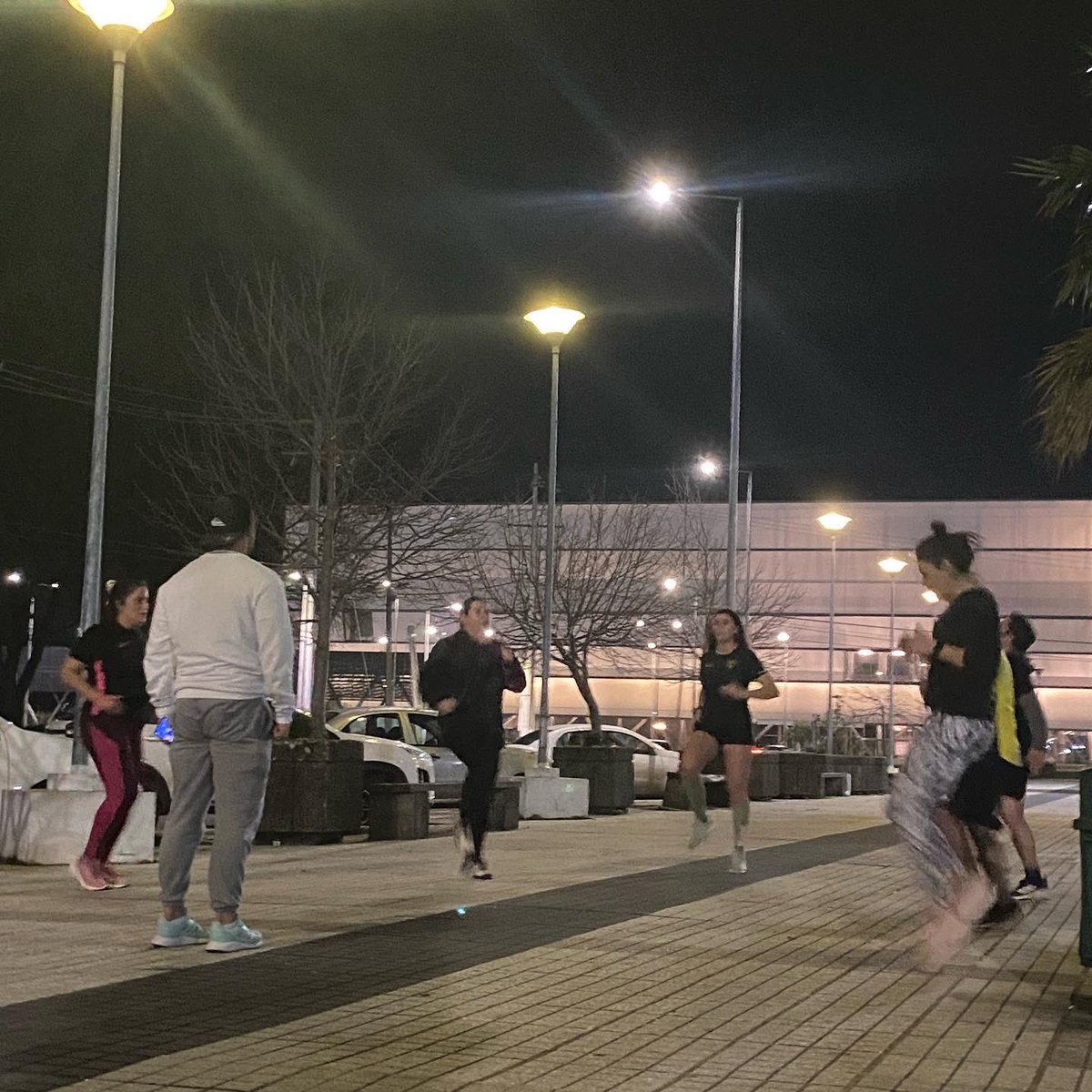 Vial_Runners's tweet photo. Llegó septiembre y nos preparamos con todo!! 🖤💛💪🏻… fotos del entrenamiento de ayer jueves 1 🇨🇱 @CorporacionVial @Fernandezvial #training #running #runners #concegram https://t.co/JvY2Y5ZdSZ