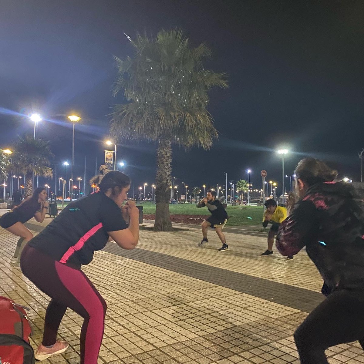 Vial_Runners's tweet photo. Llegó septiembre y nos preparamos con todo!! 🖤💛💪🏻… fotos del entrenamiento de ayer jueves 1 🇨🇱 @CorporacionVial @Fernandezvial #training #running #runners #concegram https://t.co/JvY2Y5ZdSZ