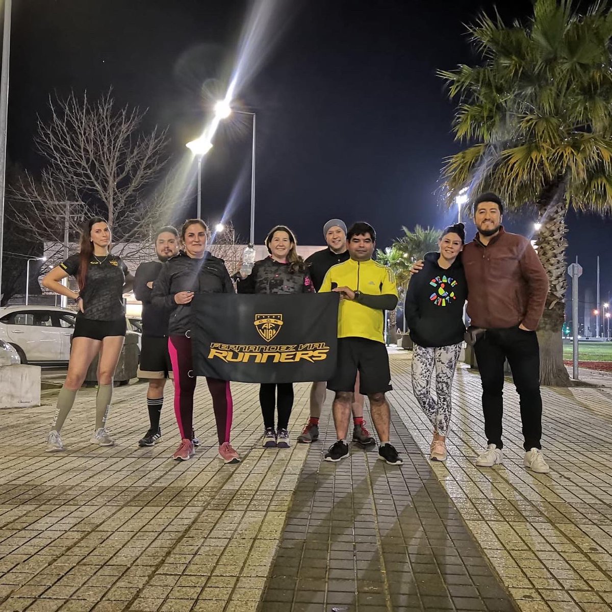 Vial_Runners's tweet photo. Llegó septiembre y nos preparamos con todo!! 🖤💛💪🏻… fotos del entrenamiento de ayer jueves 1 🇨🇱 @CorporacionVial @Fernandezvial #training #running #runners #concegram https://t.co/JvY2Y5ZdSZ