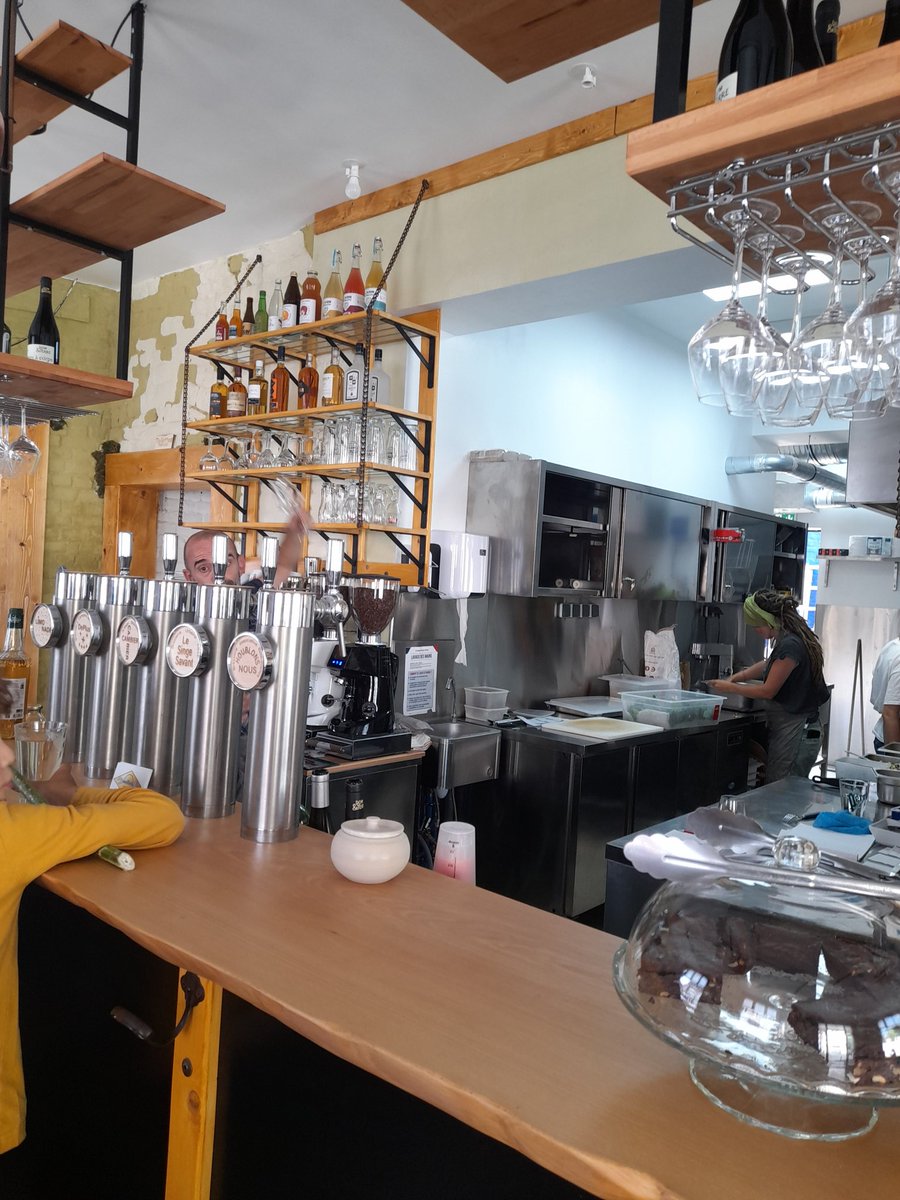 Martin_davidb's tweet photo. Bravo à l'équipe du "Tok Ici", nouveau café-restaurant au cœur des Bois Blancs !  Foncez-y à partir de demain ! C'est frais, bon... et sous statut coopératif, vive l'économie sociale et solidaire ! #Lille #ESS https://t.co/kHKqVrkqGm