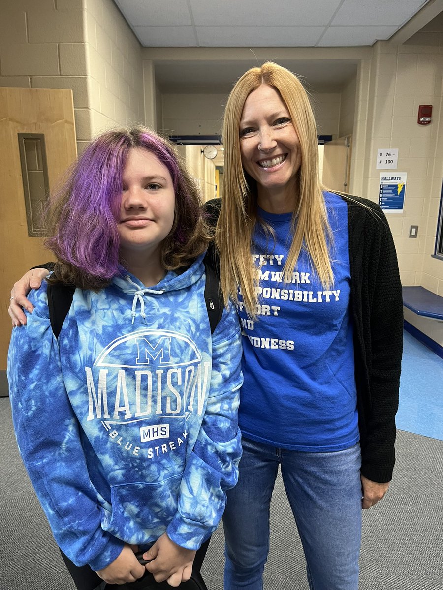 KriegmontSES's tweet photo. Happy Friday to all the Blue Streaks and Buckeyes of the world! #WeAreMadisonBlue #GoBucks https://t.co/lsKfQbX9hn