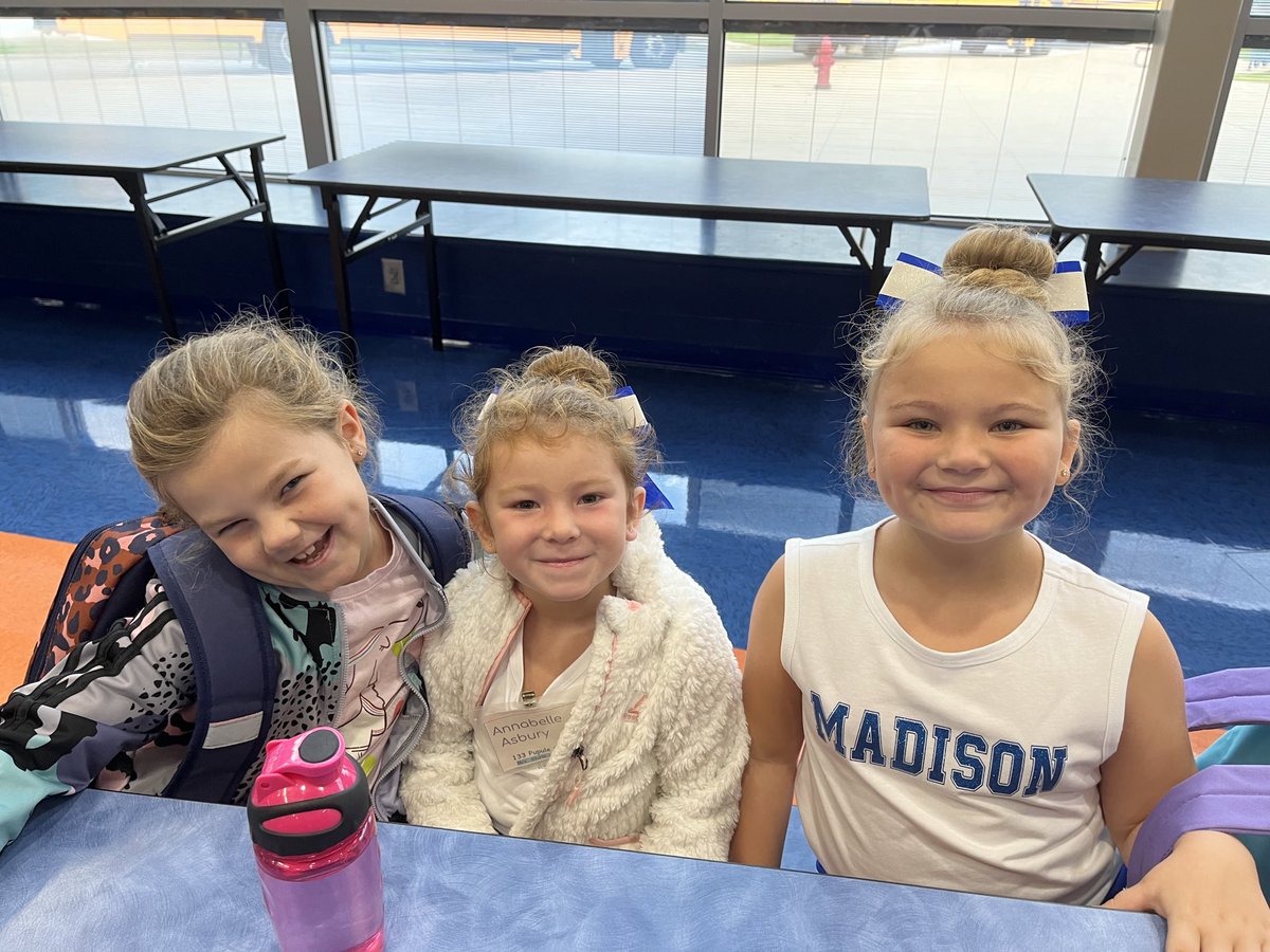KriegmontSES's tweet photo. Happy Friday to all the Blue Streaks and Buckeyes of the world! #WeAreMadisonBlue #GoBucks https://t.co/lsKfQbX9hn