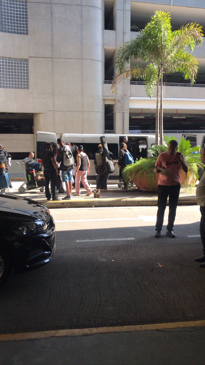 biebernovidade's tweet photo. 🚨 Team Bieber acaba de chegar oficialmente no Brasil. https://t.co/ZPho591lKI