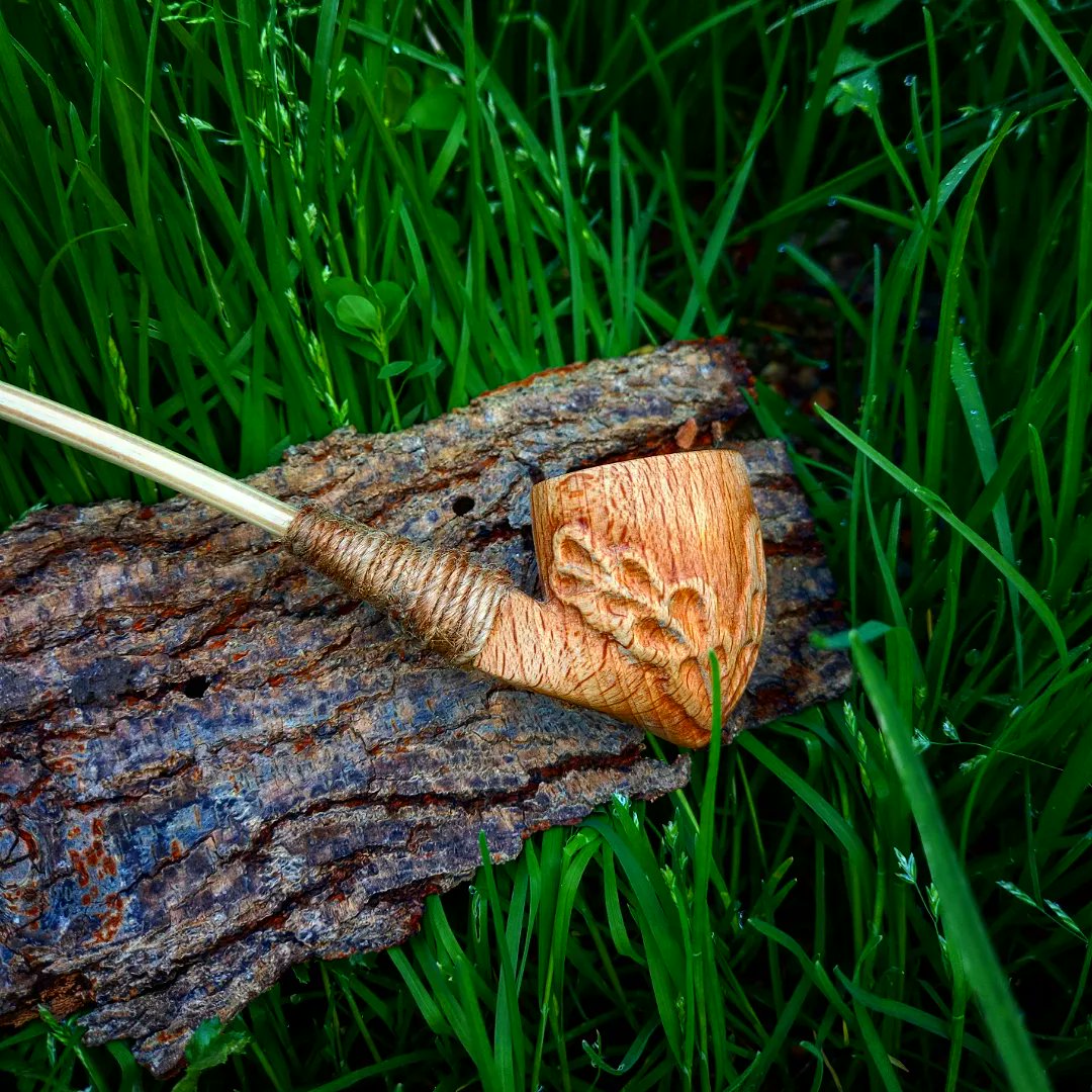paintproquo's tweet photo. "In a hole in the ground there lived a hobbit. Not a nasty, dirty, wet hole, it was a hobbit-hole, and that means comfort..."

Bilbo Baggins pipe from The Lord of the Rings!! 
🕳🪵🌱🧙🏼‍♂️

#lordoftherings #RingsofPower #lordoftheringsmarathon #bilbo #pipe #hobbit #longpipe https://t.co/khZdyD73qt
