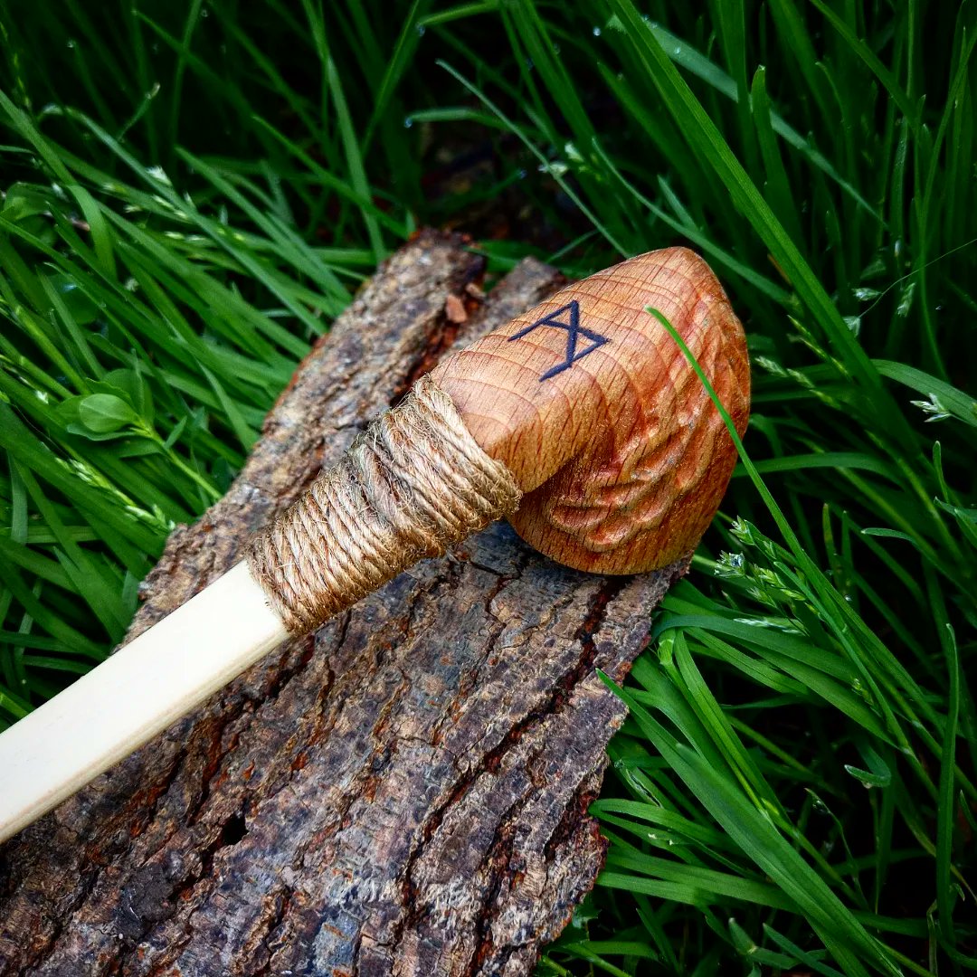 paintproquo's tweet photo. "In a hole in the ground there lived a hobbit. Not a nasty, dirty, wet hole, it was a hobbit-hole, and that means comfort..."

Bilbo Baggins pipe from The Lord of the Rings!! 
🕳🪵🌱🧙🏼‍♂️

#lordoftherings #RingsofPower #lordoftheringsmarathon #bilbo #pipe #hobbit #longpipe https://t.co/khZdyD73qt