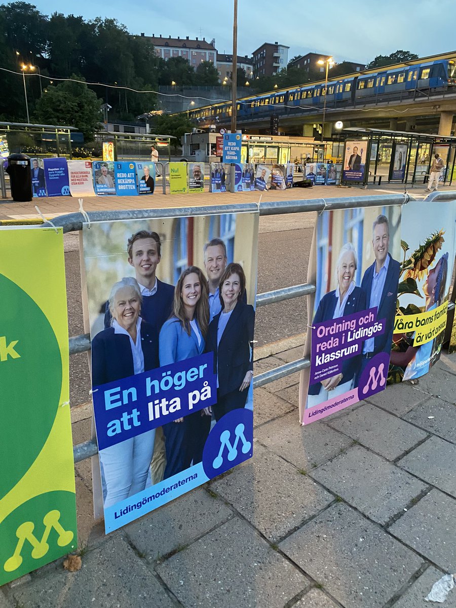 hallbergphilip's tweet photo. Idag har jag haft äran att få rösta i mitt första val någonsin. Naturligtvis röstade jag för ett maktskifte.

Jag har äran att stå på fjärde plats på Moderaternas lista på Lidingö till kommunalvalet. Jag hoppas på Lidingöares förtroende för att kunna utveckla Lidingö positivt. https://t.co/EJadEPm9hw
