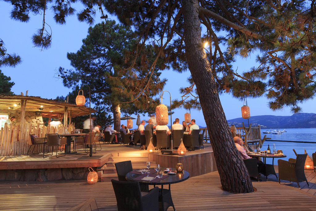 5* Hotels are superb places to hang out...Here's some in South Corsica:
✨ 1st class facilities bit.ly/3KBaQbD
💍  Sleek and stylish bit.ly/2sqX6wq
💚 Dreamy exclusive vibe bit.ly/3nxauII
Stay tuned for more 1st class stylish dreaminess soon...👍