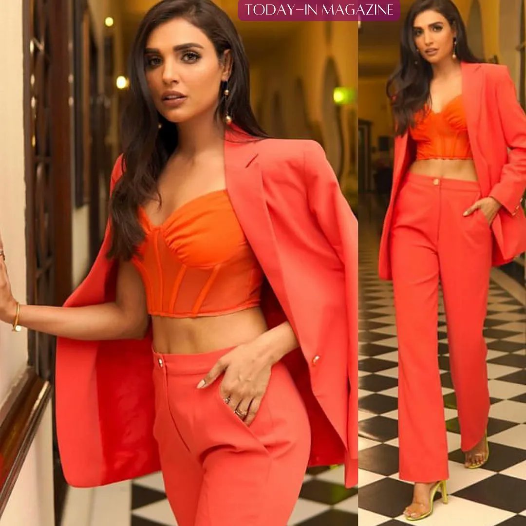 eTodayInPak's tweet photo. #AmnaIlyas looks fierce in this monochrome clicks for a gram ♥️✨🙊 

#todayinpakistan #todayinmagazine #todayinworld #lollywood #actress #celebrity https://t.co/TYVh0YRpye