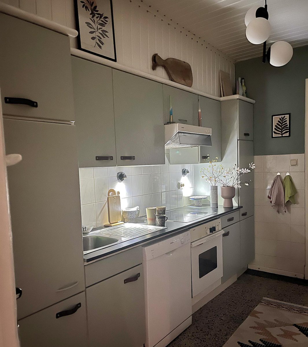 LightsyUK's tweet photo. Nothing beats a homely &amp; welcoming kitchen🍴💫 (interior_our_home on Instagram)
-
#kitchendesign #kitcheninspo #homedesign #pendantlight #interiordesign #homelighting https://t.co/2Gt5m6RZpn