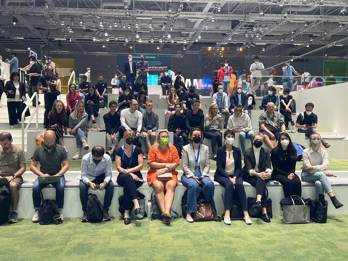 th_sattelberger's tweet photo. Spannendes Social Entrepreneurship-Event a.d.IFA Berlin mit tollen Preisträgern #StreetLightelligence und #GreenTechengineers.War gerne auf Panel. Gerade #socialentrepreneurship und #SocialInnovation passt bestens zu einer #HumaneMarktwirtschaft https://t.co/zjUa6JBpJV