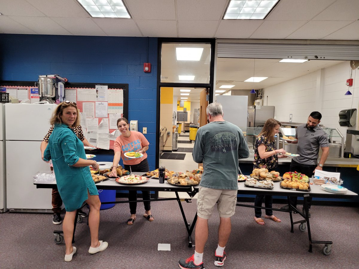 nhrhs1's tweet image. Professional Development Day 2! Thank you, @WeAreNHEA, for hosting breakfast this morning. What a great start to a day of learning together. #GettingReadyforSchool #ProfessionalDevelopmentDay #AlwaysLearning