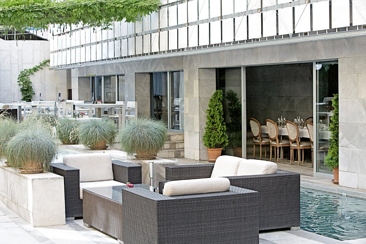 HospesHotels's tweet photo. Nuestra Terraza Los Patos, un rincón de descanso en el centro histórico y económico de la ciudad de Granada 🍷.
¡Acércate a conocerla!
.
.
Our Terraza Los Patos, a relaxing corner in the historic and economic centre of the city of Granada 🍷.
Come and visit us! https://t.co/BFFuqaitsZ