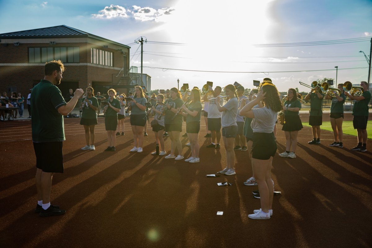 obunews's tweet photo. Itโs Rep Ka-Rip Friday!!! Wear your Green and Gold and show your Bison spirit. Happy Friday, Bison!!! #obubison #obufutureshapers #RepKarip https://t.co/bB6UGlBvF1