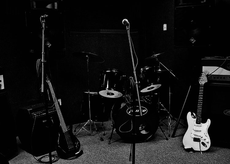 jumphobic's tweet photo. karmic rhythms • offgun au

leone (off) will do everything for his best friend, adriel (gun)—like abandoning his own dreams and joining a band just to be with him. 

but leone didn’t know that he can go as far as to watch riri fall for someone else countless of times… but him. https://t.co/XEMosLEjZi