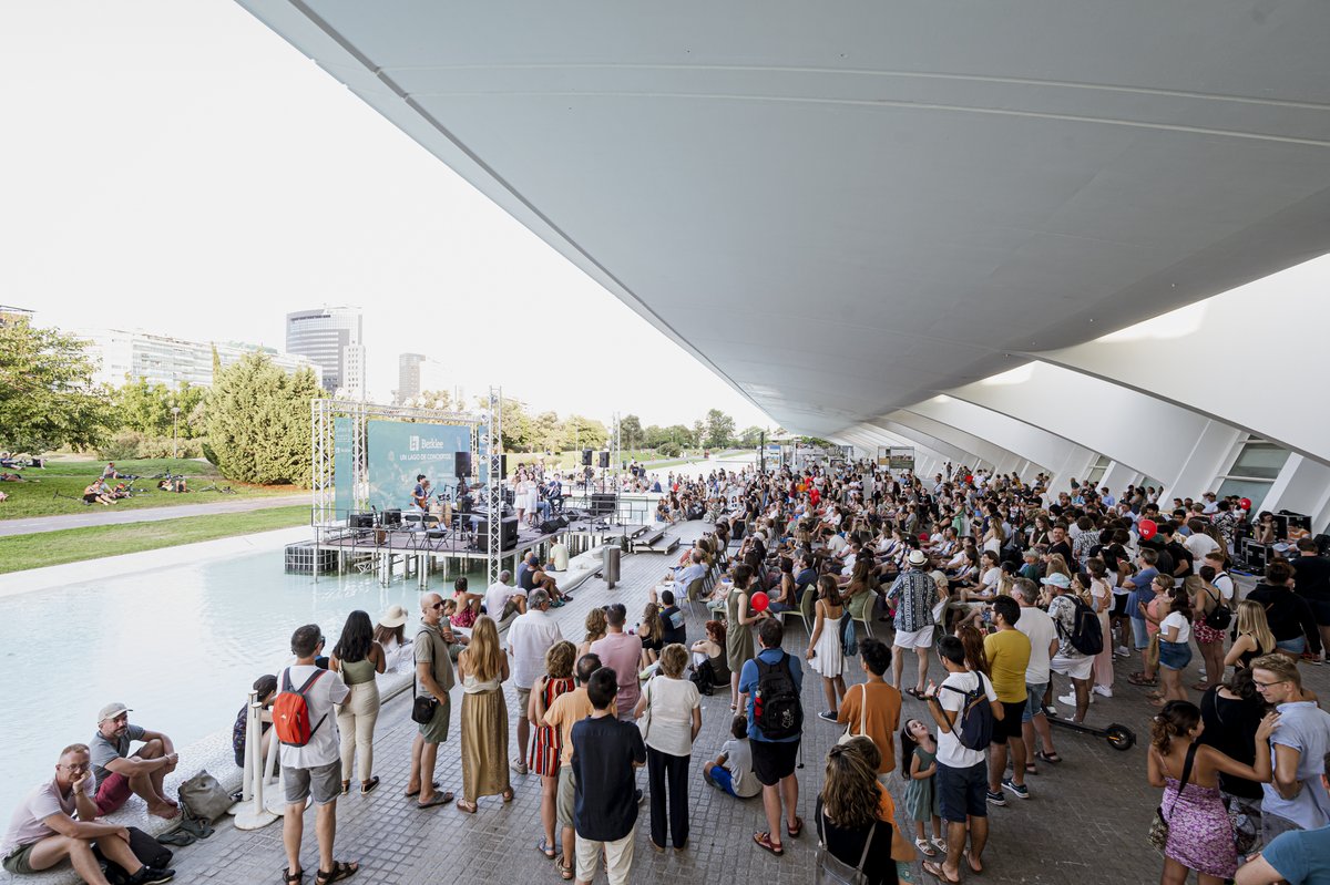 Un Lago de Conciertos, Berklee Valencia's free open-air concert series organized in partnership with <a href="/CACiencies/">Ciudad Artes Ciencia</a> , is coming back this evening with more music! Don't miss it: 7:00 p.m at the north channel of the Museu de Les Ciències. See you there!