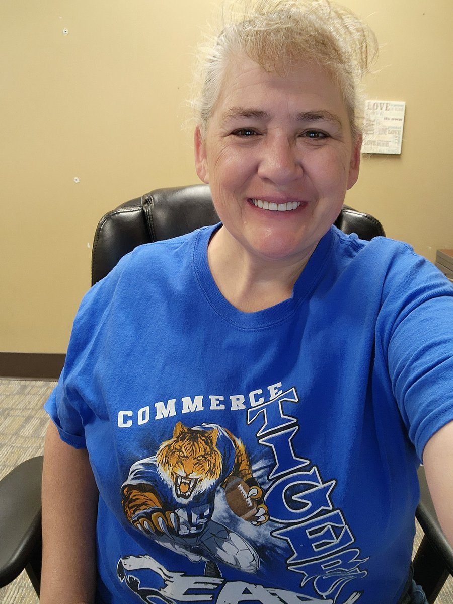 Kjunred's tweet photo. Game Day!!! Ready to watch @Redawg15 in his last 1st Home Football game! Let's Go Tigers beat the Cougars!! #28 💙🏈🐅💙🏈🐅 #senior2023 #seniorfootball #senioryear #footballlife #handmethetissues #imnotcryingyouare #commercetigers https://t.co/AkSLwFqKOx