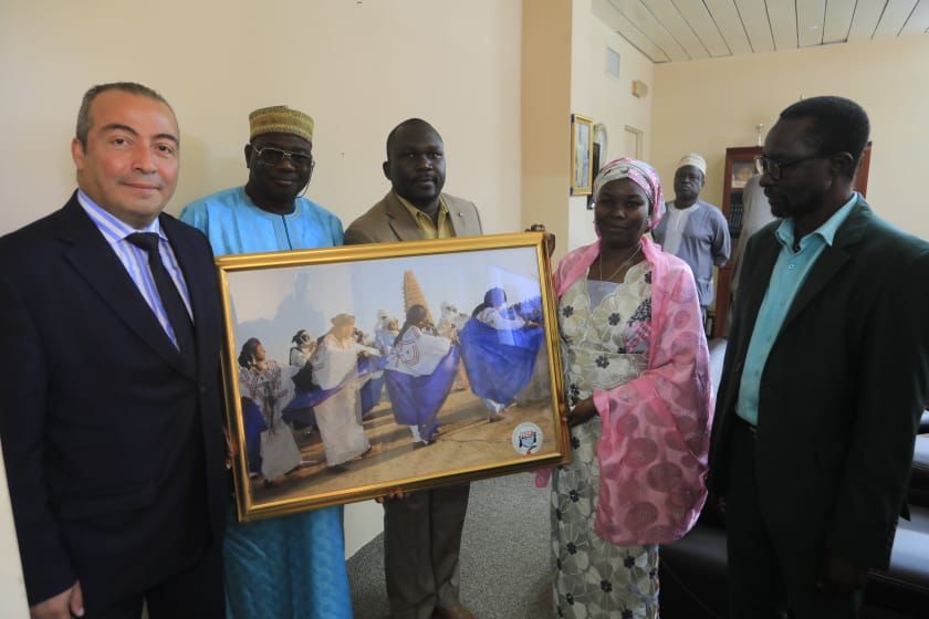 Nous avons visité l’Office National d'Edition de Presse (ONEP) du Niger et rencontré l'équipe mettant sous presse le célèbre journal du pays, Le Sahel. Nous remercions la Directrice Générale Mme Rabiba Aboubacar Bouzou ainsi que tout le personnel de l’ONEP pour cet accueil.