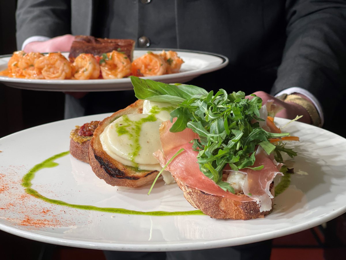🇮🇹 Bruschetta three ways: 

✔️ Mozzarella, tomato &amp; basil
✔️ Parma ham, goat's cheese &amp; rocket
✔️ Olive tapenade &amp; sun dried tomatoes

ALL delicious! 

#bruschetta #bibis #leeds