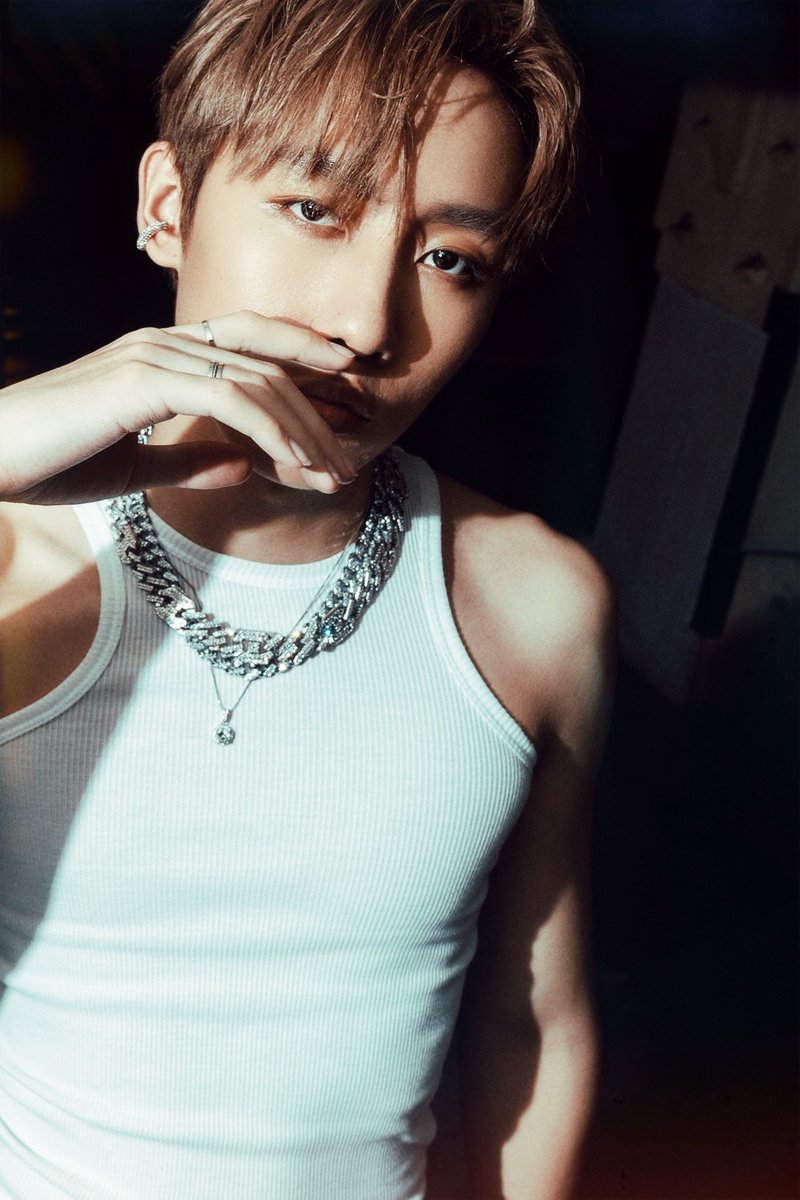 Mmarksiwat's tweet image. you got me out here.