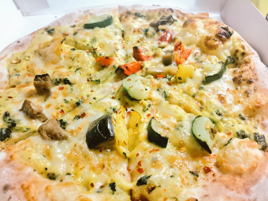 yurimodoshidemo's tweet photo. 今夜の飯
#ナポリの窯 のピザはやはりうますぎる!!🍕✨
板橋区役所前から #ubereats配達員 さんが持ってきてくれた
プロモと #Eatspass 特典(送料無料)とUbereatsギフト券使って、残りの550円だけLINEpay払い
Mピザ+青森産りんごのアップルパイ+CCレモンで550円は嬉しすぎるわ… https://t.co/AonJQHhwFJ