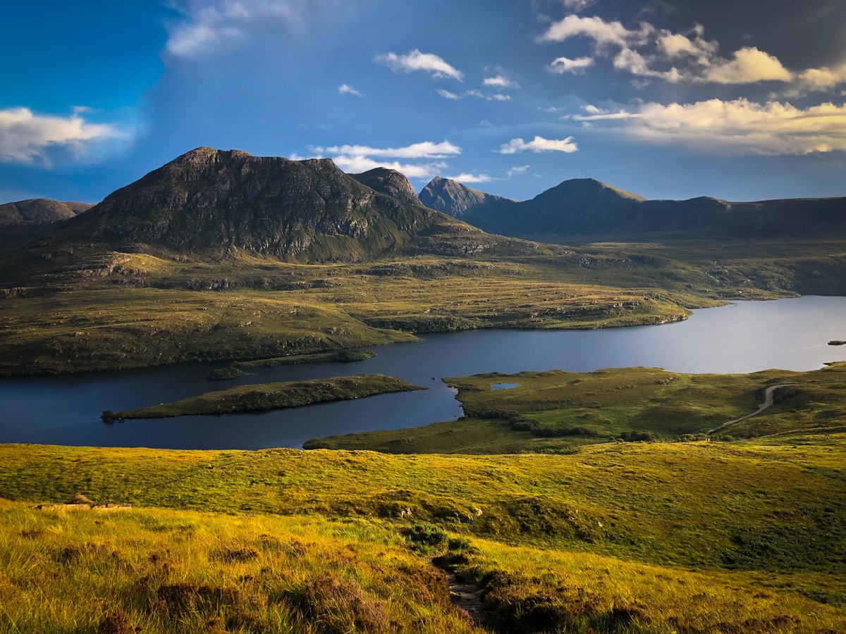 Dash4it's tweet photo. Peace in the Scotland Highlands...
📸Thomas Tucker
📍Scotland
#Repost #GetOutdoors #UKExplore #HikingUK https://t.co/oYCbUdd5wd