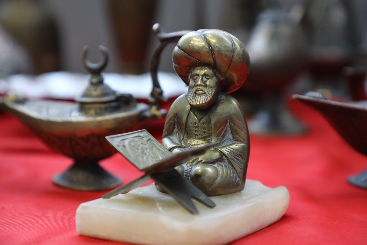 📸 Avas Antika Pazarı, nostaljiye ilgi duyan Esenlerli komşularımızı ağırlamaya devam ediyor.