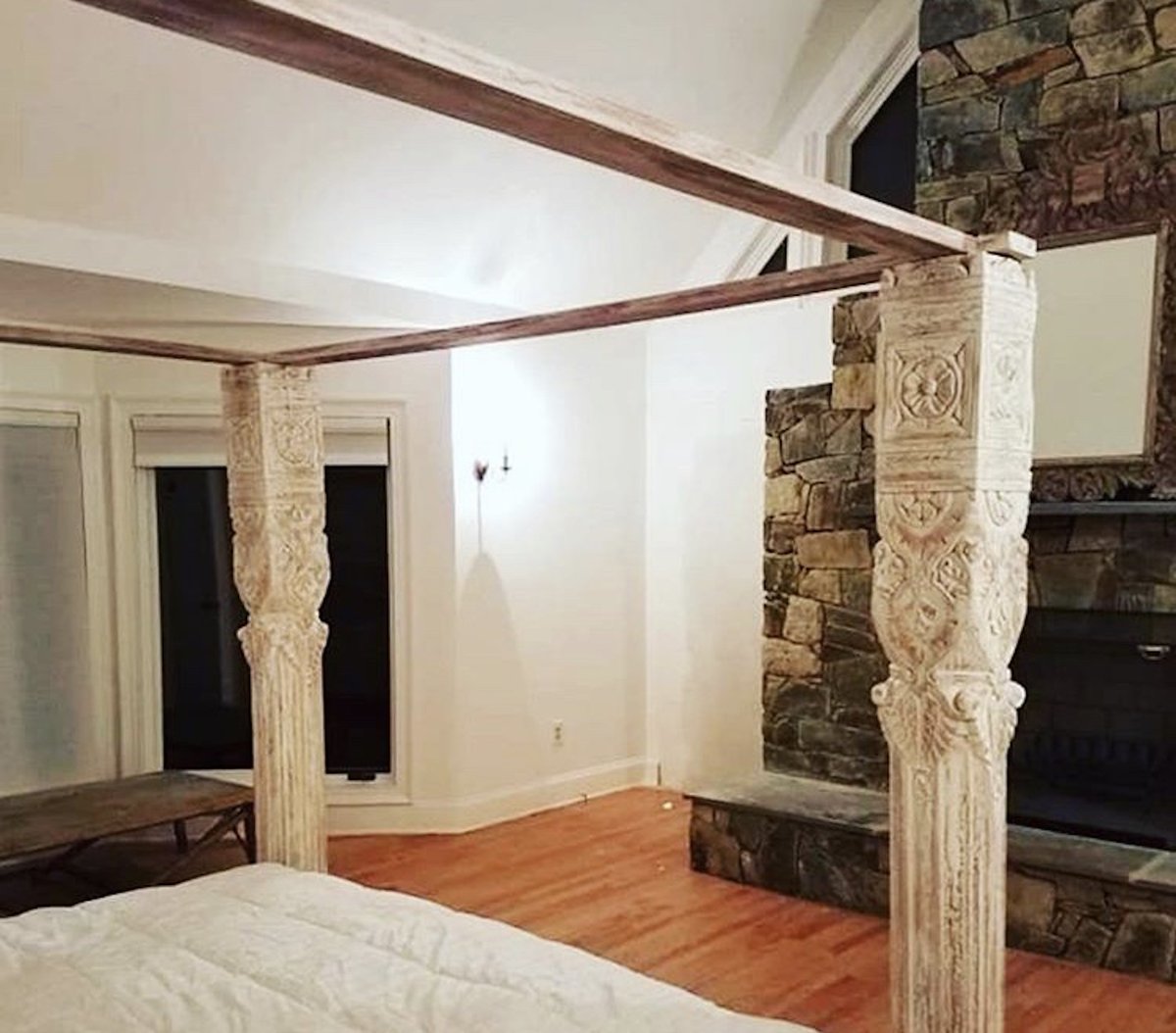WorldcraftIndus's tweet photo. Triple Arch Jhula Daybed, features a headboard with delicately carved arches topping lattice work panels and a footboard with 12" of intricately carved floral panels.
https://t.co/DQUGYn3amn https://t.co/oVdzYPKHOw