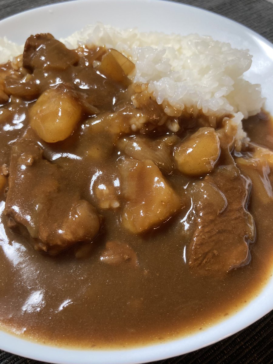 shippo0108's tweet photo. ビーフシチュー🥓
肉ゴロゴロ🥓
#おうちごはん 
#ビーフシチュー
#料理記録
#食べること大好き https://t.co/n6cW4KchmU