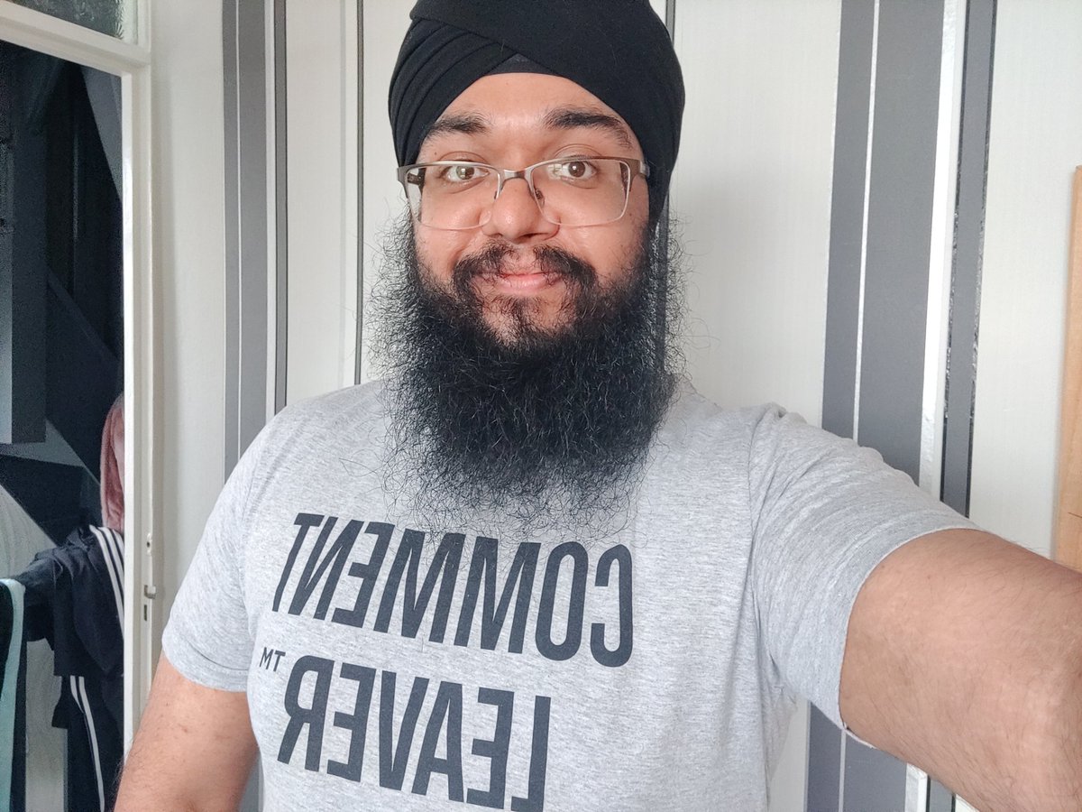 VariamBhogal's tweet photo. Love my new @FuckFacePod shirt #CommentLeaver
@andrewpanton @GeoffLRamsey @GavinFree @EricBaudour https://t.co/u6KMLUORVm