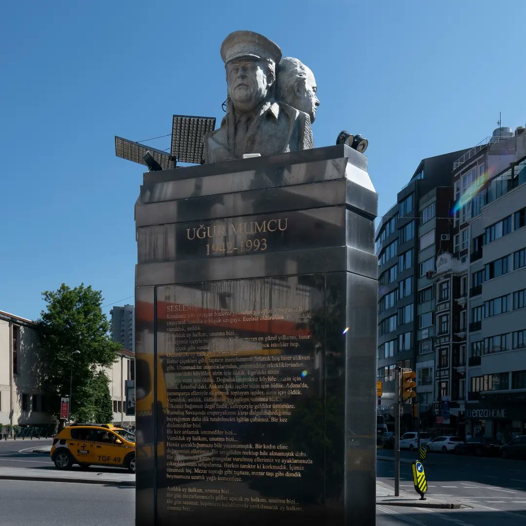smbsisli's tweet photo. Gazeteci, araştırmacı ve yazar Uğur Mumcu (1942 – 1993), 1993 yılında suikast sonucu hayatını yitirmiştir. Tasarımı mimar Erhan İşözen’e ait anıt, gazetecinin anısına 1996 yılında yaptırılmıştır. https://t.co/EAb1cUQaVj