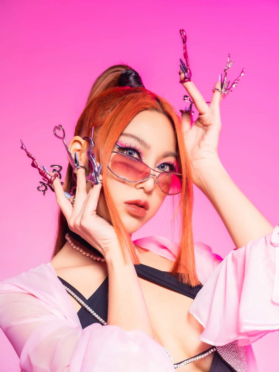 Update__today's tweet photo. เผ็ดมาก!!!!!! WAII ทวงคืนบัลลังก์ตัวแม่ของวงการ T-Pop กับซิงเกิลใหม่ “Base on Whose Story”
ชม MV https://t.co/LVEuKNVncJ
อ่านเพิ่ม https://t.co/RTkgiWJAns
#UPDATETODAY #BaseonWhoseStory #WAII #หวายปัญญริสา #Tpop #XOXOEntertainment #ข่าว #ข่าวบันเทิง https://t.co/J2Zsf96mLB