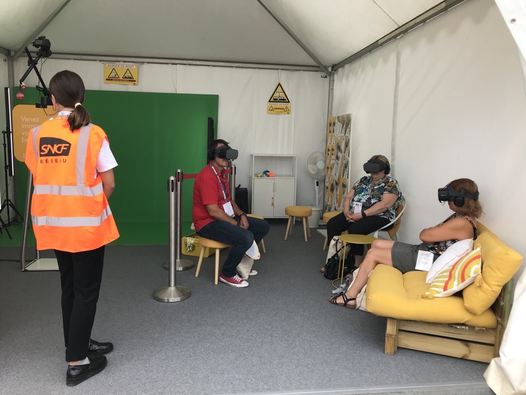 laurence_berrut's tweet photo. ⚠️Sécurité avant tout ! @SNCFReseau mène une action de prévention sur les intrusions dans les emprises ferroviaires @foiredechalons. Venez sur notre stand les 2 &amp; 3 septembre, vous apprendrez les gestes et comportements qui vous protègent !
+🔗d'infos : https://t.co/znmhudz8o4 https://t.co/SeJRXrVwKI