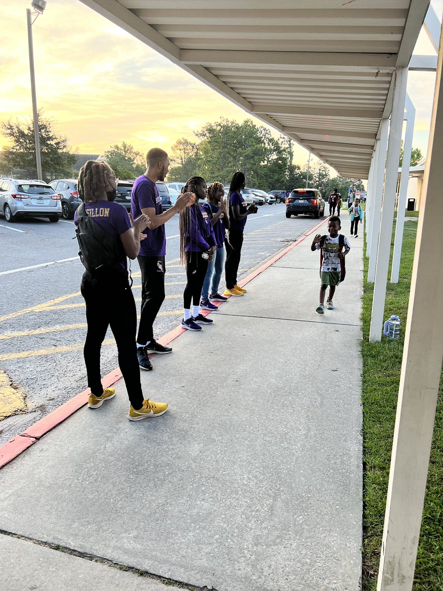 DrSumpterAP's tweet photo. 1st AVID COLLEGE FRIDAY of the year with the @BenedictEDU Track and Field Team! @ConderStars @PaulaChina1 @TammerRoberts  @rbhenderson_7 @RichlandTwoAVID https://t.co/aU1eSr8eKL