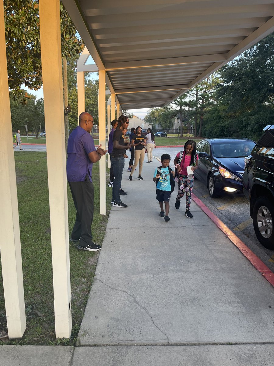 DrSumpterAP's tweet photo. 1st AVID COLLEGE FRIDAY of the year with the @BenedictEDU Track and Field Team! @ConderStars @PaulaChina1 @TammerRoberts  @rbhenderson_7 @RichlandTwoAVID https://t.co/aU1eSr8eKL