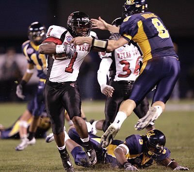 GamblinGauchos's tweet photo. Vincent Meeks appreciation post:
✅ 12 career INTs
✅ 2x All-Big 12 selection
✅ Picked off Aaron Rodgers and stiff armed the dog out of him in the 2004 Holiday Bowl win over #5 Cal
1 day til kickoff #WreckEm https://t.co/n51e931c6H