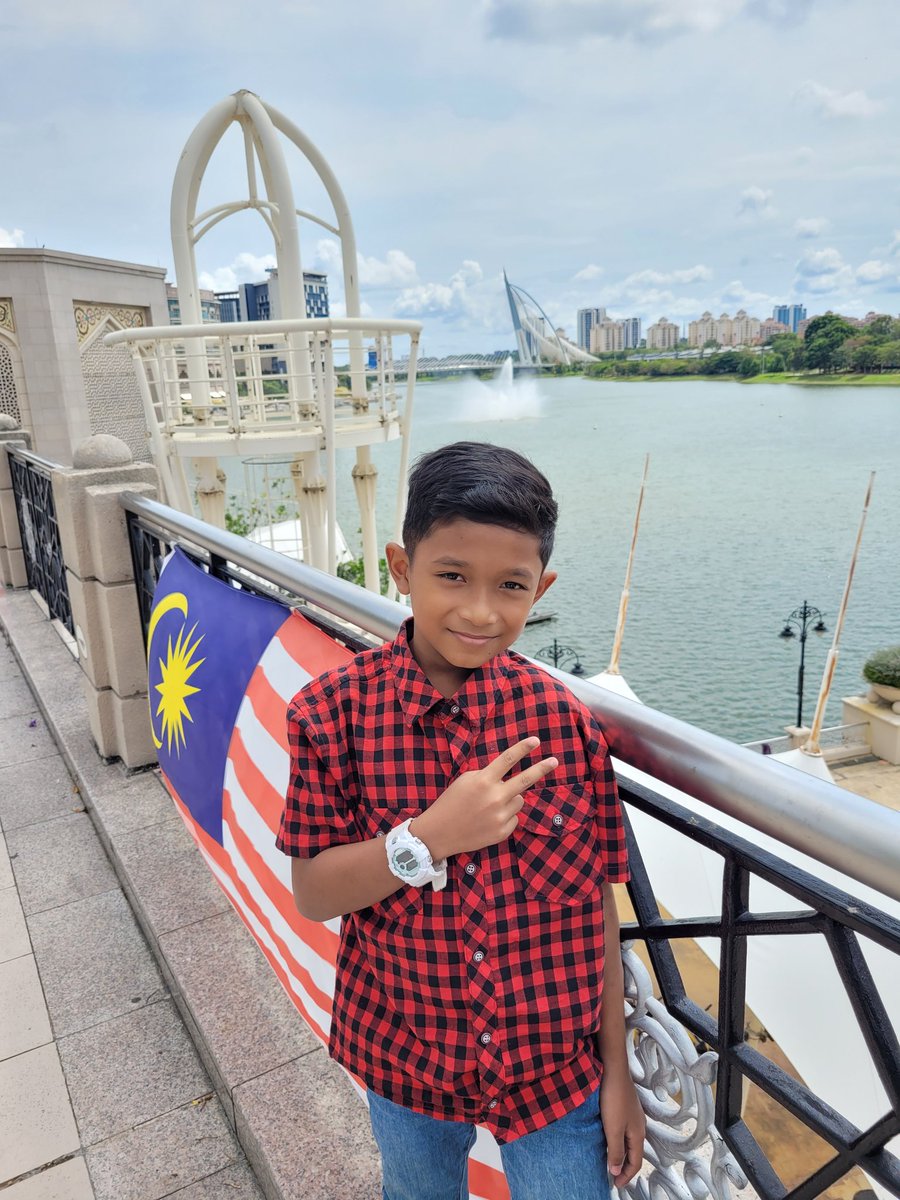 ai_azman's tweet image. Thank you very much my dear #Balandis 🙏🙂🌹💞🤟👌
I am touched 😥