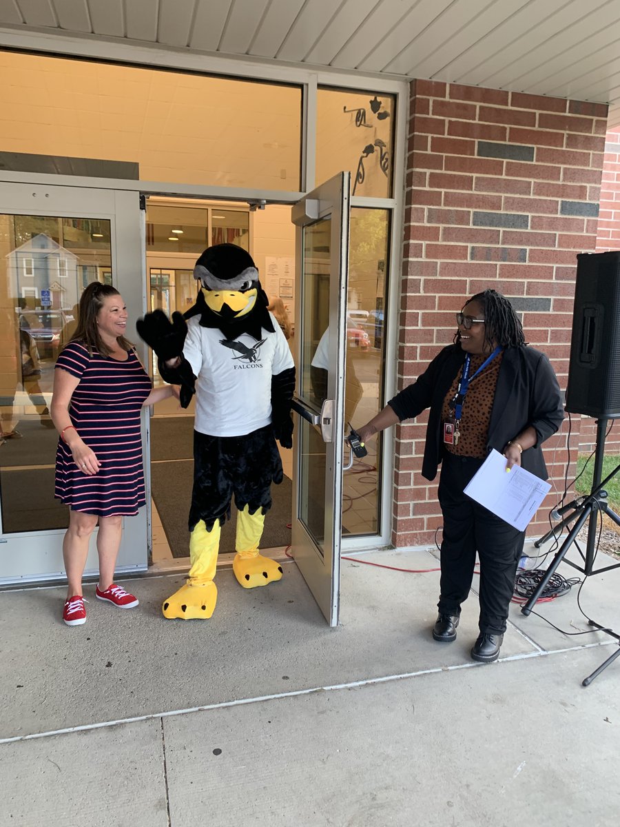 akronschools's tweet photo. What's this? A falcon? In a polo shirt? We never know what we'll see @akronschools the first week back to class. We think Principal Theresa Essandoh, seen posing with the Findley Falcon had something to do with this! #StrongerTogetherAPS https://t.co/Tk5RFFJpOM