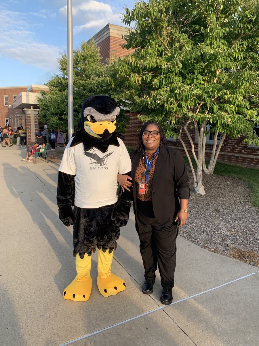 akronschools's tweet photo. What's this? A falcon? In a polo shirt? We never know what we'll see @akronschools the first week back to class. We think Principal Theresa Essandoh, seen posing with the Findley Falcon had something to do with this! #StrongerTogetherAPS https://t.co/Tk5RFFJpOM